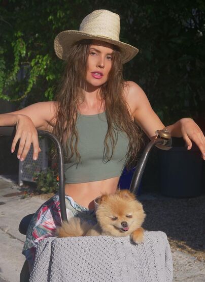 Amanda Cerny: Sexy & Stunning Pictures Collection