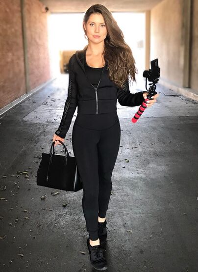 Amanda Cerny: Sexy & Stunning Pictures Collection