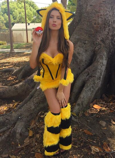 Amanda Cerny: Sexy & Stunning Pictures Collection