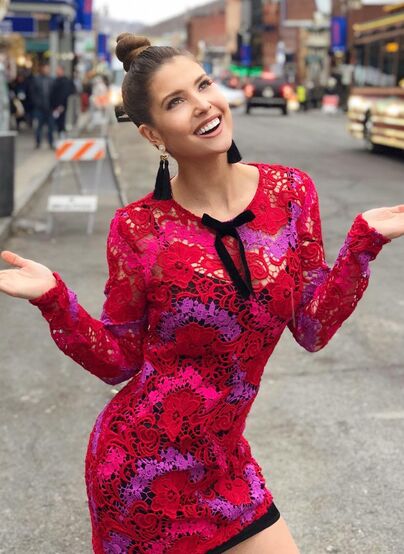 Amanda Cerny: Sexy & Stunning Pictures Collection