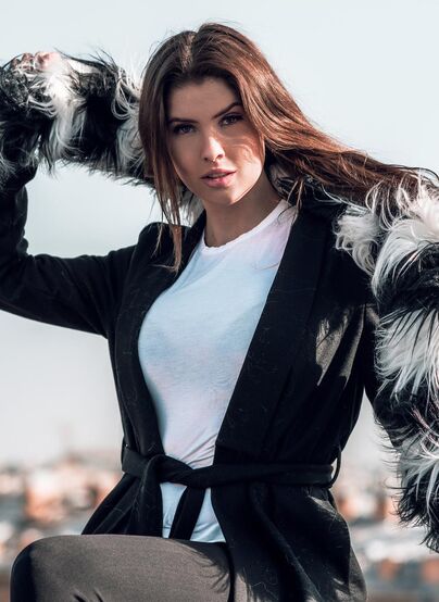 Amanda Cerny: Sexy & Stunning Pictures Collection