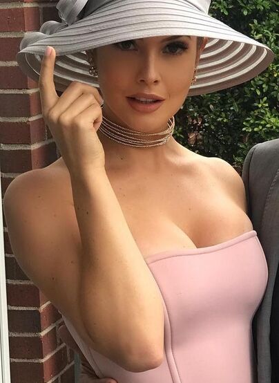 Amanda Cerny: Sexy & Stunning Pictures Collection