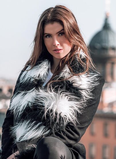 Amanda Cerny: Sexy & Stunning Pictures Collection