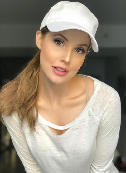 Amanda Cerny: Sexy & Stunning Pictures Collection