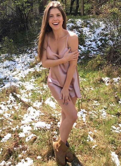 Amanda Cerny: Sexy & Stunning Pictures Collection