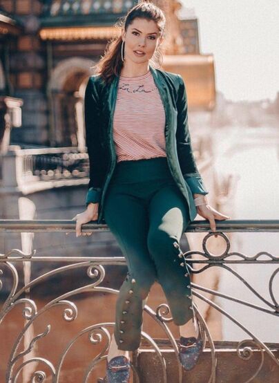 Amanda Cerny: Sexy & Stunning Pictures Collection