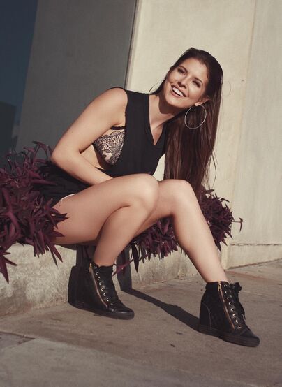 Amanda Cerny: Sexy & Stunning Pictures Collection