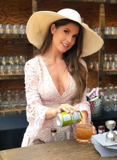 Amanda Cerny: Sexy & Stunning Pictures Collection